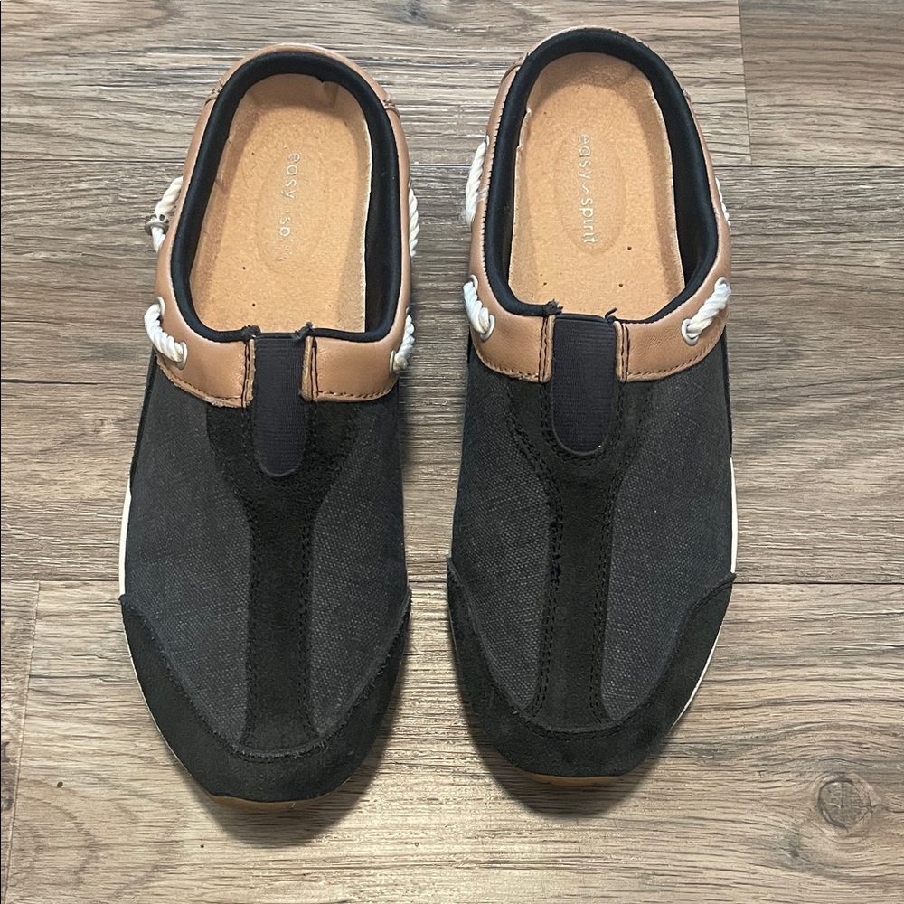 Easy Spirit Navy and Tan Flats